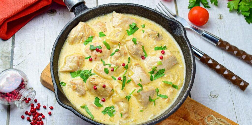 Вкусная курица в сметанном соусе