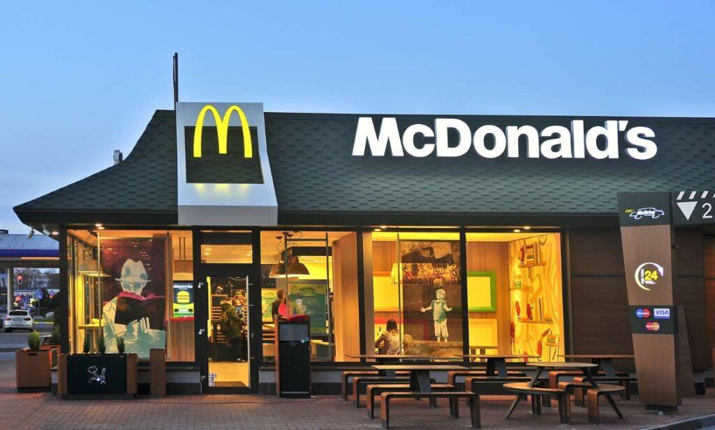 У київських McDonald's знову можна поснідати