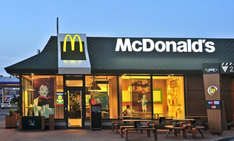 У київських McDonald’s знову можна поснідати